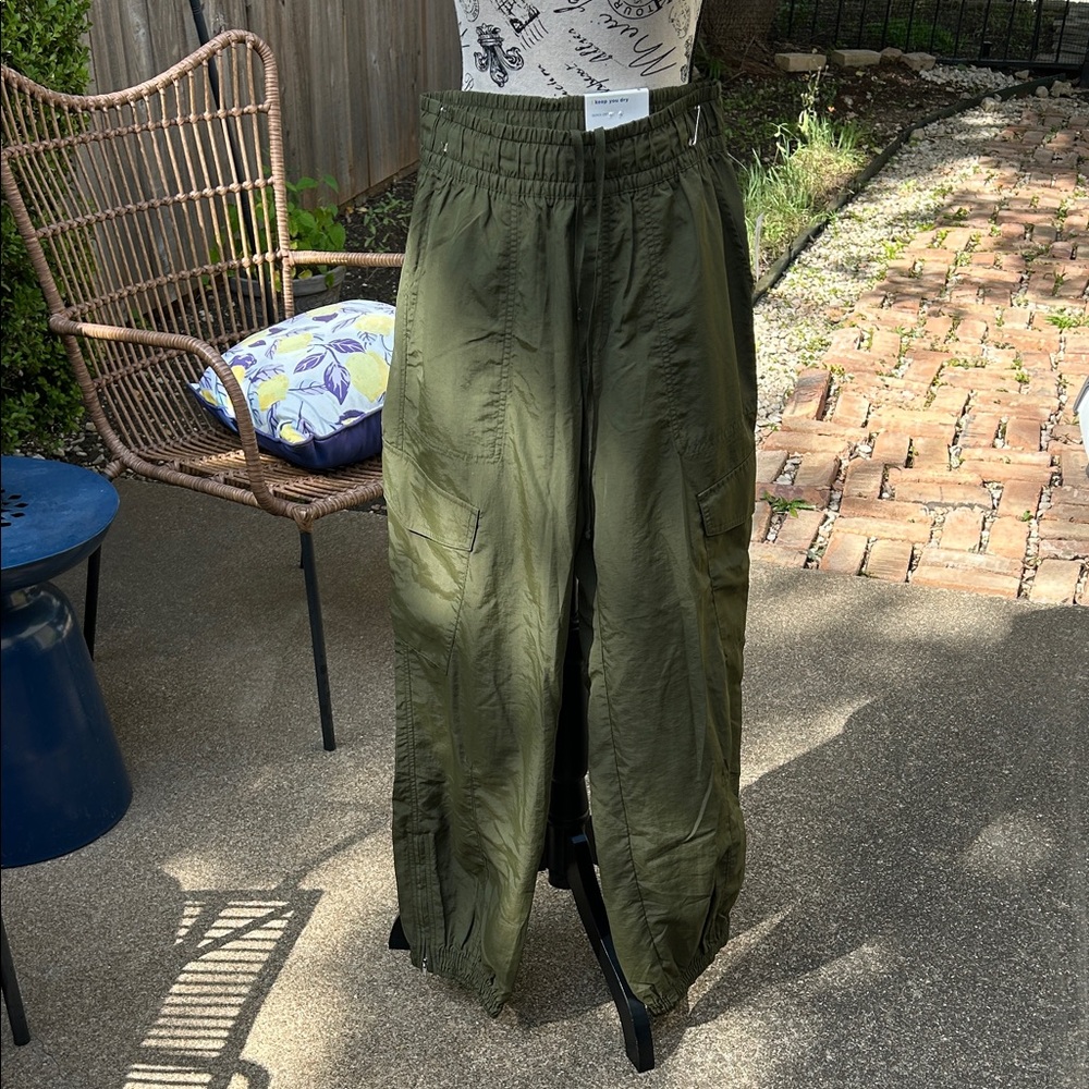 Old Navy Women's Green Cargo Joggers